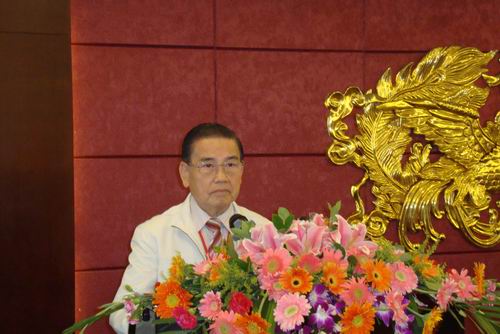 蕭俊杰先生在宴會上講話。