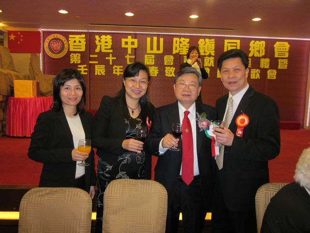 與黃廣流會(huì)長(zhǎng)合影。