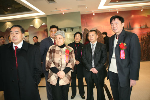 2011年1月10日，揭陽市僑聯(lián)大廈（僑史館）舉行隆重落成慶典。在揭陽市領(lǐng)導(dǎo)的陪同下，中國僑聯(lián)原副主席唐聞生在參觀揭陽僑史文化展覽館后并給予高度評(píng)價(jià)。