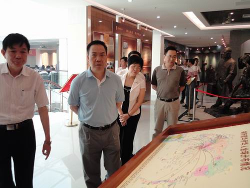 2011年5月31日，揭陽市委常委、組織部長謝峻在參觀僑史館后給予高度評(píng)價(jià)，要求市僑聯(lián)充分利用這一僑文化特色平臺(tái)，多宣傳多推廣，為推進(jìn)節(jié)約文化強(qiáng)市建設(shè)進(jìn)程作貢獻(xiàn)。邢曉榮 攝