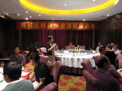 區(qū)僑聯(lián)陳璐蘭主席對(duì)開(kāi)展扶貧濟(jì)困活動(dòng)作部署
