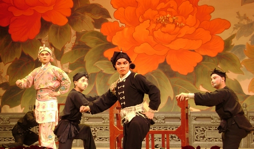 廣州陳覺(jué)、吳少冠表演的折子戲《武松大鬧獅子樓》。