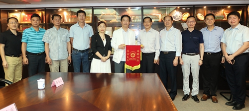 盧啟明副主席（右五）與來訪團嘉賓合影