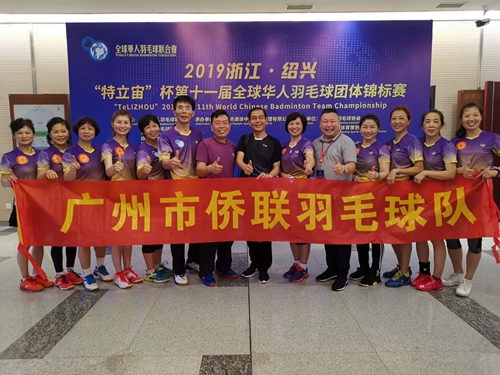盧啟明副主席（右七）與參賽隊員合影