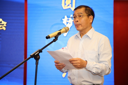 廣州市僑聯(lián)副主席盧啟明主持研討會(huì)