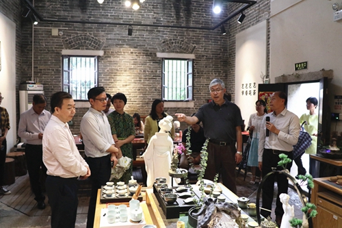 左志強部長考察“花山小鎮(zhèn)”