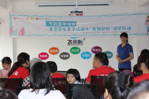 鍥句竴錛氬尯渚ㄨ仈涓誨腑榛勫皬綰㈠媺鍔卞皬鏈嬪弸.JPG