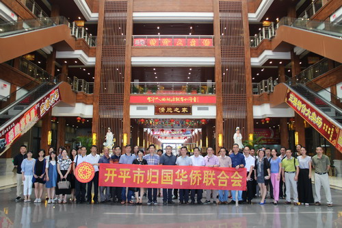 學(xué)習小組到寶駿小岡香業(yè)城參觀。