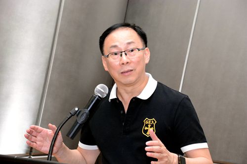 中山市僑聯副主席、香港東泰集團主席李君豪發(fā)言。