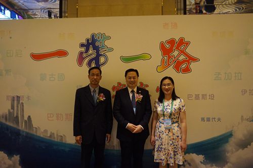 廣東省僑聯(lián)主席程學(xué)源、副主席戴文威，中山市僑聯(lián)副研員鄭雪英，中山市僑聯(lián)顧問(wèn)、澳門(mén)神灣同鄉(xiāng)會(huì)會(huì)長(zhǎng)梁冠峰等在活動(dòng)上合影。
