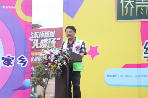 僑青會(huì)長楊春光在開機(jī)儀式上發(fā)表講話