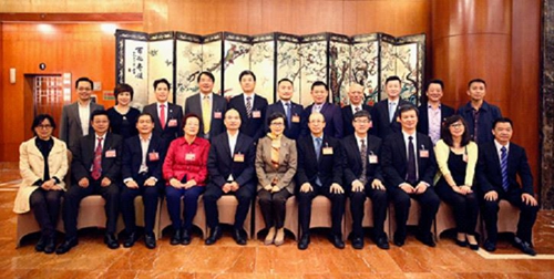 廣州市僑聯(lián)領(lǐng)導(dǎo)會(huì)見(jiàn)經(jīng)市僑聯(lián)推薦，列席廣州市第十五屆人民代表大會(huì)第一次會(huì)議、中國(guó)人民政治協(xié)商會(huì)議第十三屆廣州市委員會(huì)第一次會(huì)議的海外廣州籍社團(tuán)及華僑華人代表。