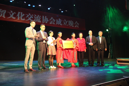 2017年10月3日，南非廣州商貿(mào)文化交流協(xié)會(huì)成立晚會(huì)在南非約翰內(nèi)斯堡舉行