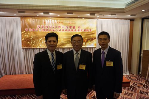 中山市僑聯(lián)余志勇主席等與中國(guó)僑聯(lián)原主席林軍合影留念。