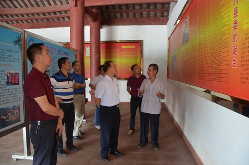 參觀封川縣第二區(qū)農(nóng)民協(xié)會(huì)、農(nóng)軍大隊(duì)部舊址_副本.jpg