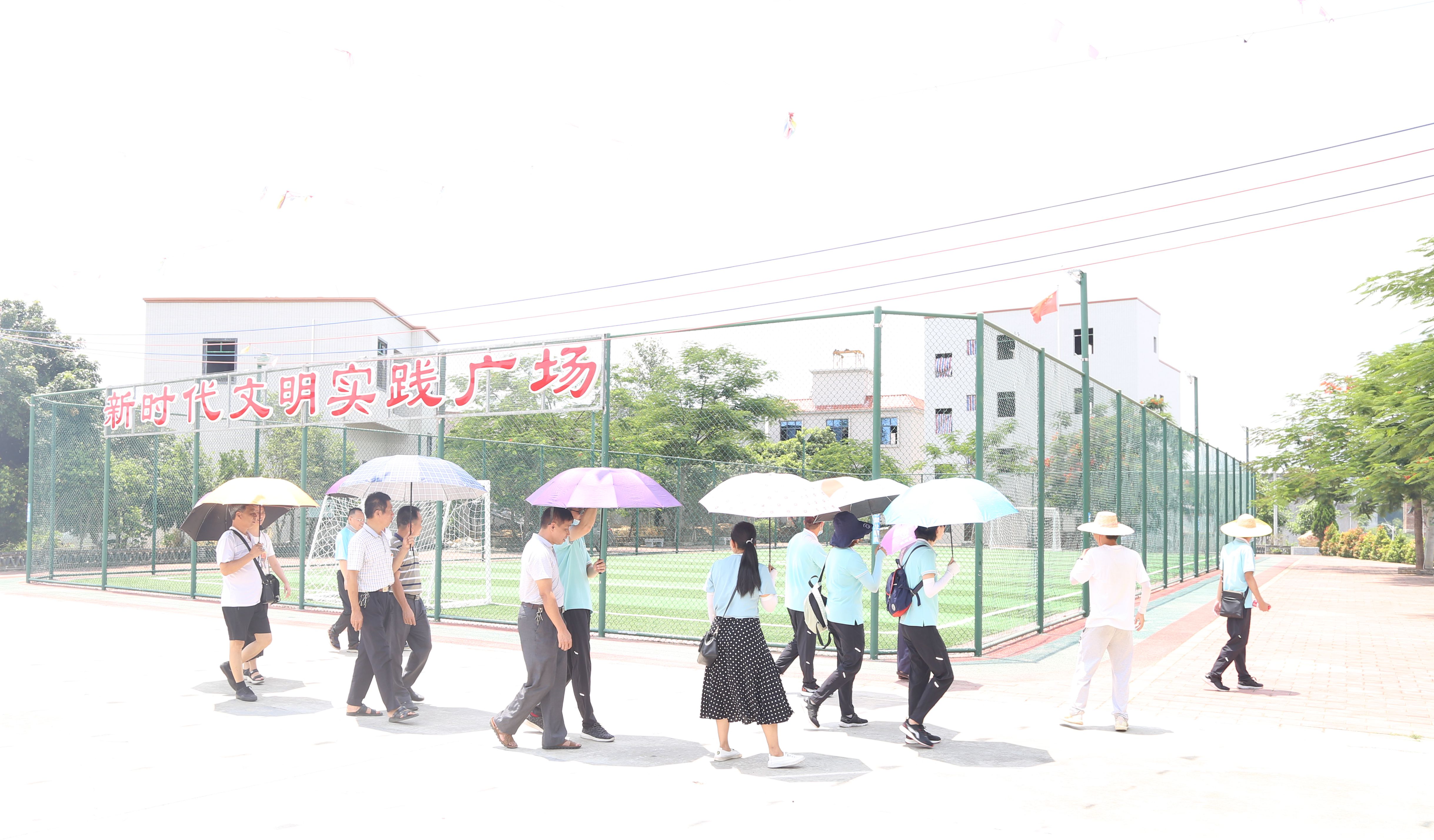 主題黨日活動篇4參觀社會新農(nóng)村示范點信宜市東鎮(zhèn)六運社區(qū)毛家村.jpg