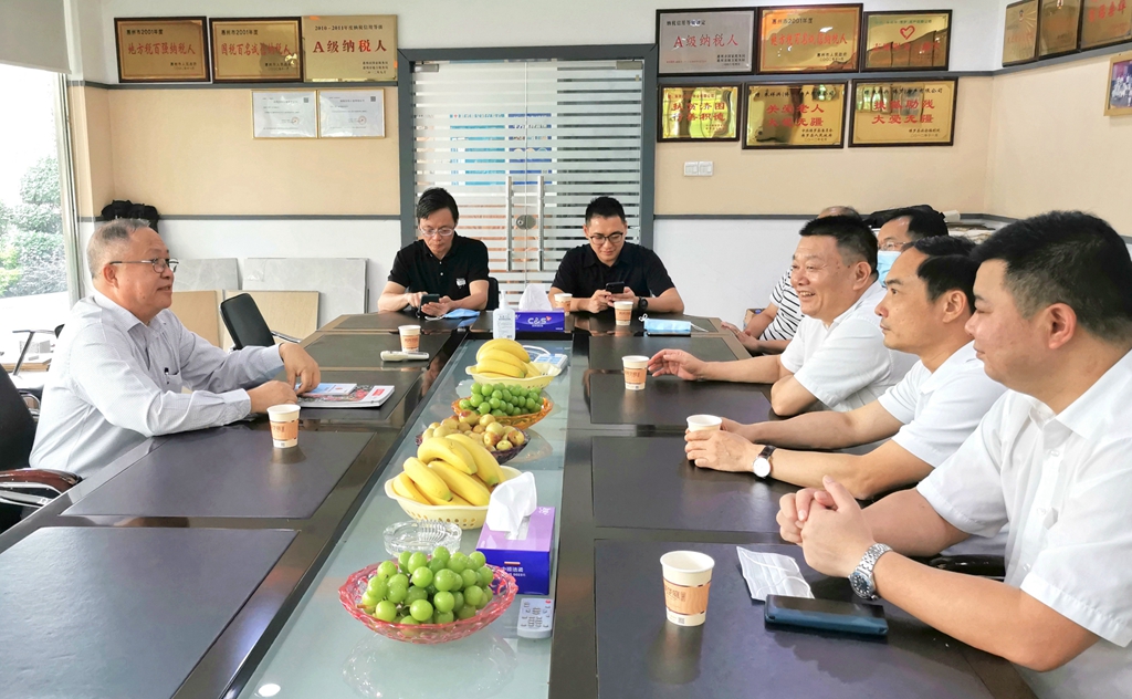 與朱祥興（博羅）房產(chǎn)有限公司董事長(zhǎng)朱建清座談.jpg