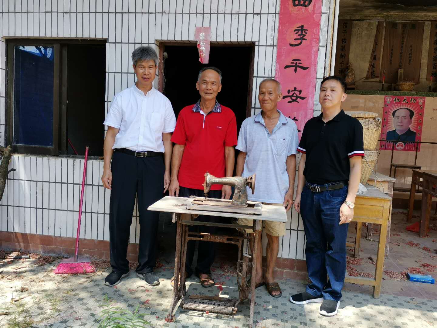 由印尼帶回的縫紉機.jpg