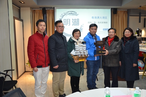 暨大學子贈送紀念品 (2)_副本.jpg