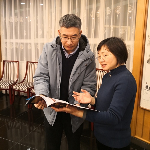 向《讀者》雜志孫建華老師交流辦刊經驗_副本.jpg