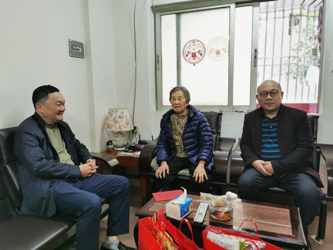區(qū)僑聯(lián)進(jìn)行2021年歸僑新春慰問活動(dòng) 區(qū)僑聯(lián)慰問2_副本.jpg