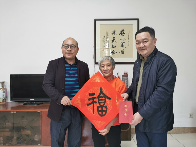 區(qū)僑聯(lián)進(jìn)行2021年歸僑新春慰問活動(dòng) 區(qū)僑聯(lián)慰問3_副本.jpg