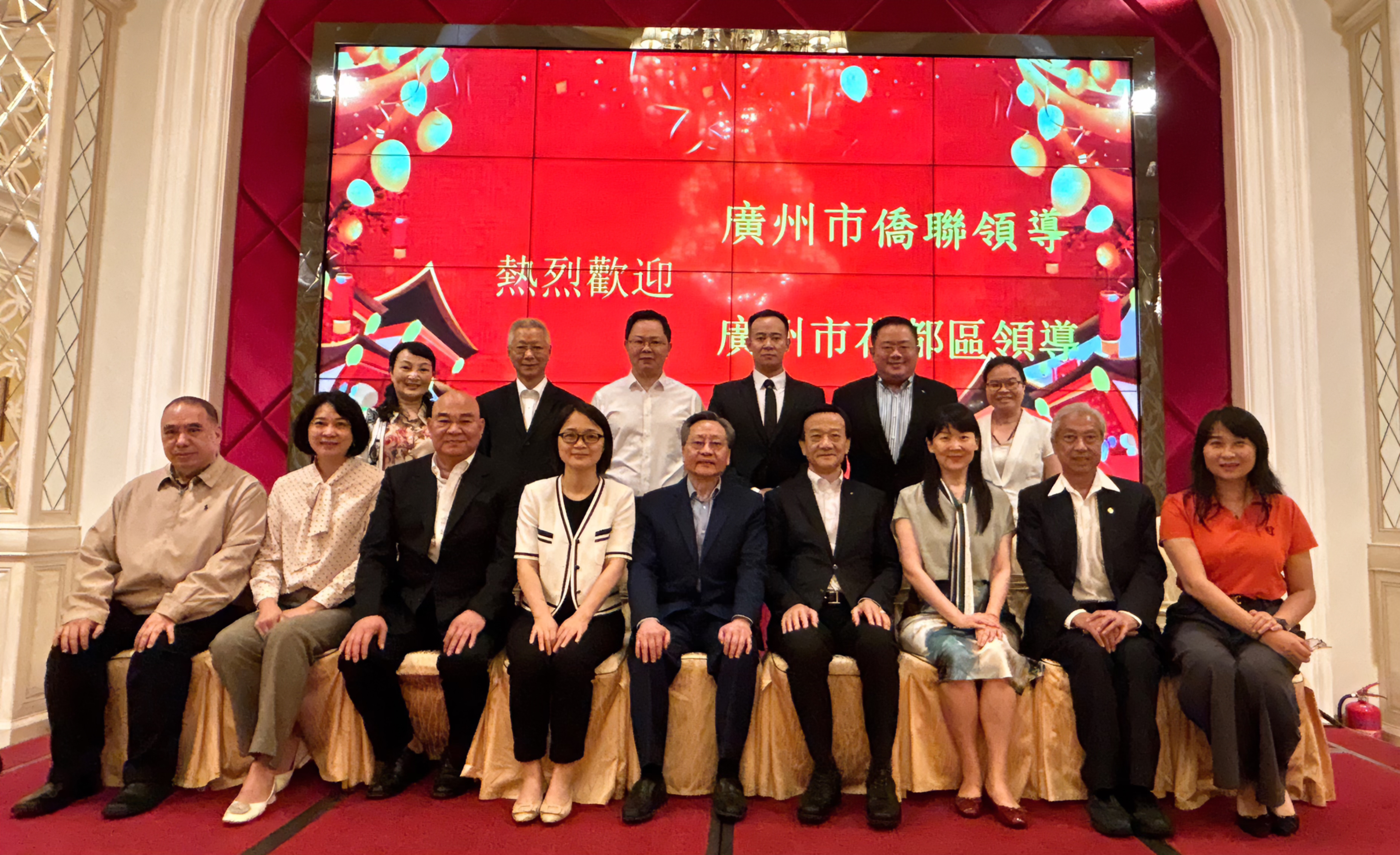 訪問團(tuán)拜會了世界北勝蔡李佛聯(lián)合總會，與全國人大常委委員、澳門特別行政區(qū)立法會主席高開賢，全國人大代表、中國僑聯(lián)副主席劉藝良，世界北勝蔡李佛聯(lián)合總會創(chuàng)會會長房勝棠等政商各界、社會組織相關(guān)人士等座談交流，就兩地加強(qiáng)互動交流和合作等議題交流了意見。.jpg